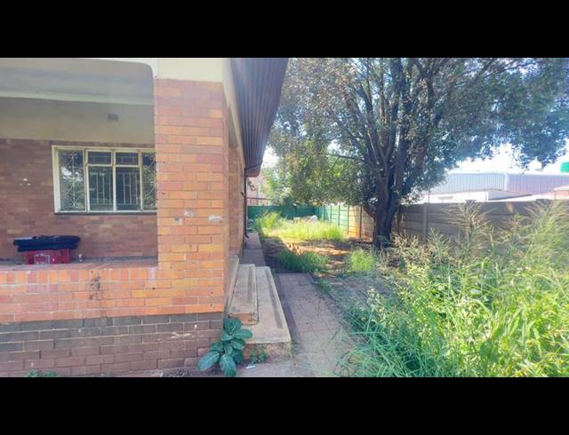 4 BEDROOM HOUSE FOR SALE IN OOSEINDE